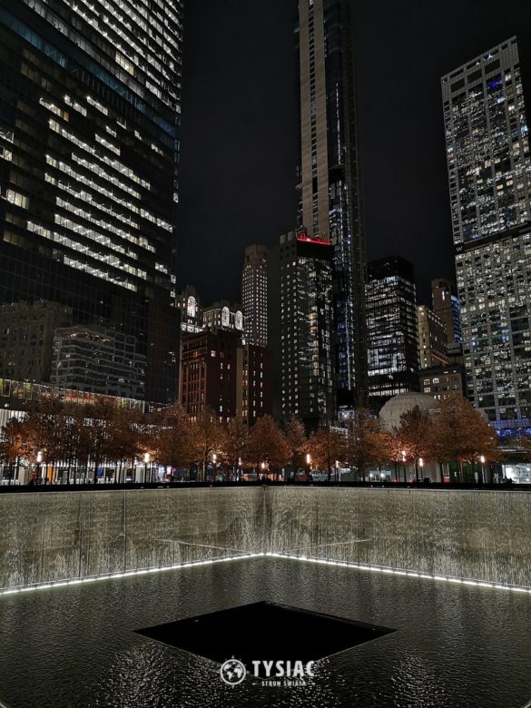 9/11 Memorial nocą
